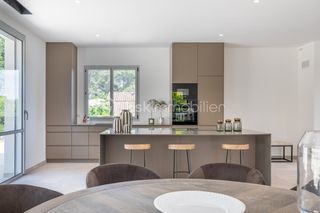  Maison � vendre 6 pi�ces 243 m�