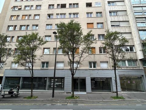 543 m&sup2; de surface de vente de plein pied en location 16999 75010 Paris