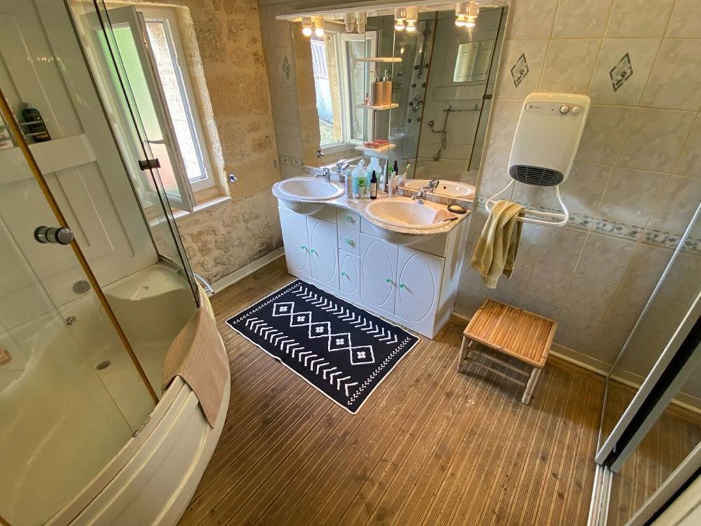 � vendre  Propri�t�/ch�teau Montagne (33570)