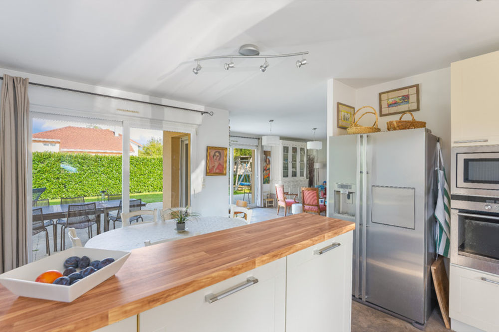 � vendre  Maison Ornex (01210)