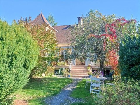   Maison de caract�re avec g�te ind�pendant � Grand jardin au c�ur du village de Cazals Propri�t�/ch�teau - 7 pi�ce(s) - 114 m�