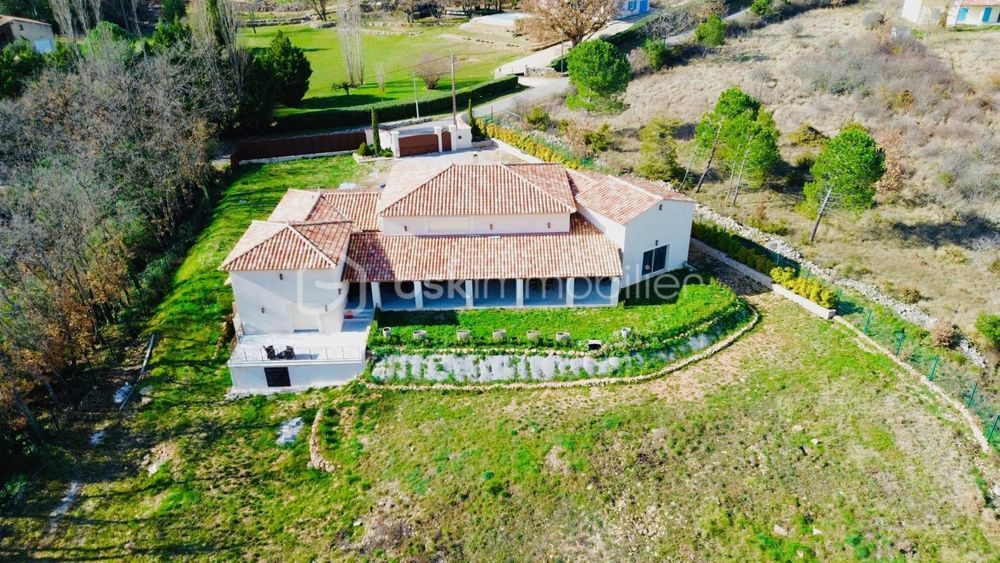 � vendre  Propri�t�/ch�teau La Verdi�re (83560)