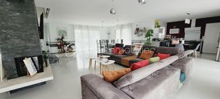  Propri�t�/ch�teau � vendre 9 pi�ces 240 m�