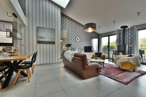   Immeuble de rapport comprenant 2 appartements et une salle de r�ception proche de CHARMES (88) Maison - 10 pi�ce(s) - 340 m�