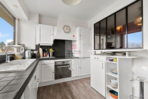   Appartement triplex 183m2 habitables, en dernier �tage proche Lyc�e international de Saint Germain En Laye Appartement - 9 pi�ce(s) - 183 m�