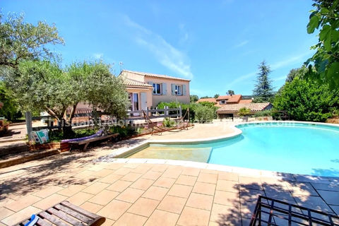   Villa Uzes 7 pi�ce(s) 130 m2, 4 chambres avec piscine et d�pendance de 40m2 type P2 Villa - 7 pi�ce(s) - 170 m�