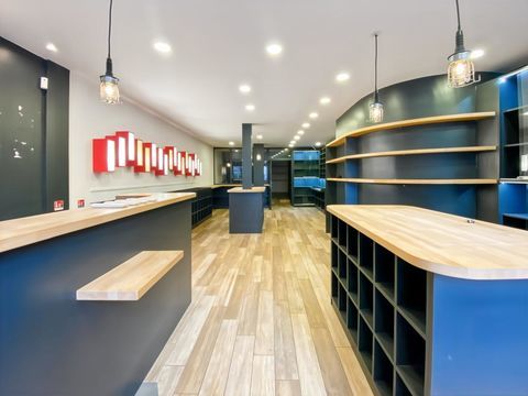 Au coeur d'une rue pi&eacute;tonne passante, &agrave; louer boutique en tr&egrave;s bon &eacute;tat 3952 75018 Paris