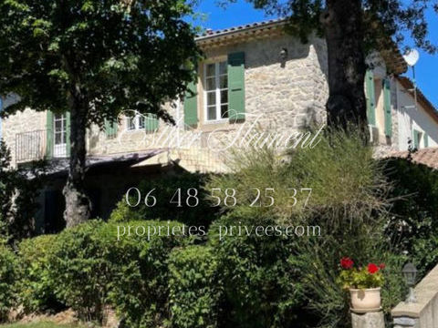   Mas avec chambres d'h�tes Maison - 8 pi�ce(s) - 242 m�