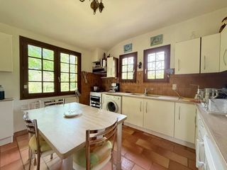  Propri�t�/ch�teau � vendre 6 pi�ces 220 m�