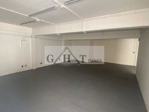ENTREPOT  DE 100M2 A LOUER AU LILAS 2500 93260 Les lilas