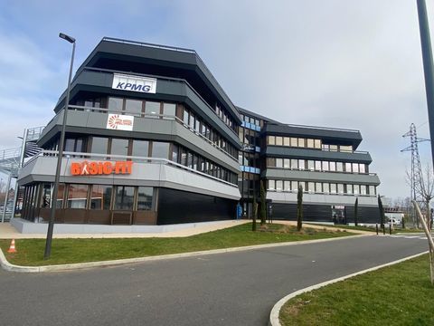 A LOUER / Ensemble &agrave; vocation mixte 381 71000 Macon