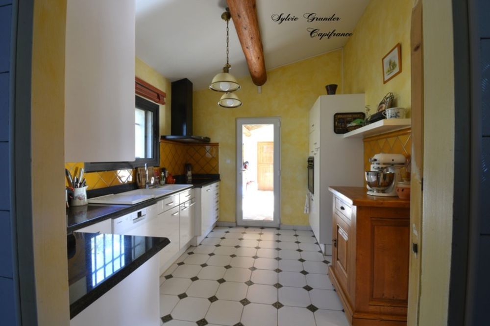 � vendre  Maison Grans (13450)