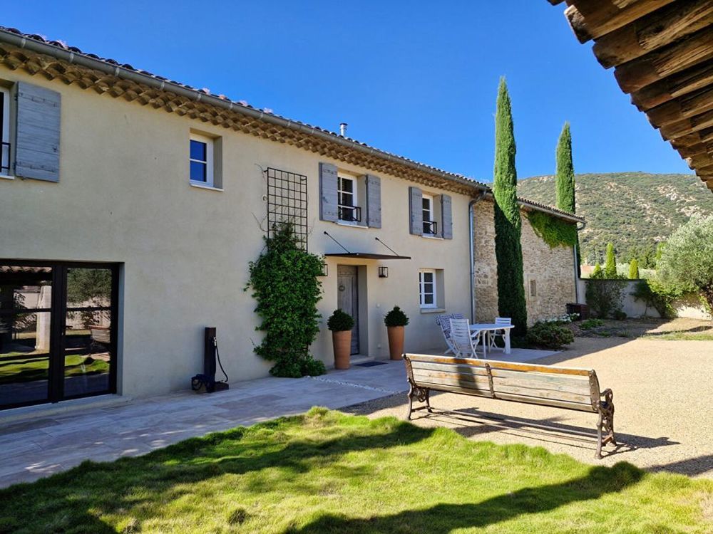 � vendre  Propri�t�/ch�teau Maubec (84660)