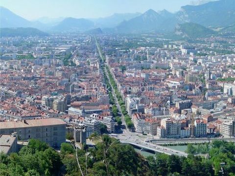 ? &Agrave; VENDRE � FOND DE COMMERCE MULTI-POSSIBILIT&Eacute;S � EMPLACEMENT N&deg;1 GRENOBLE ? 98000 38000 Grenoble