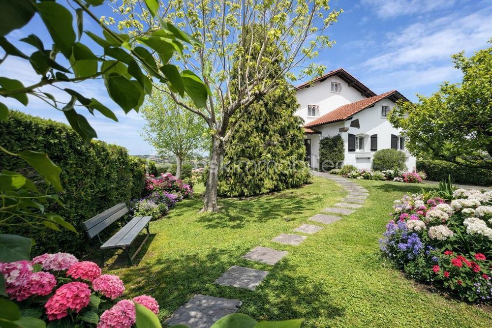 � vendre  Propri�t�/ch�teau Saint-Jean-de-Luz (64500)