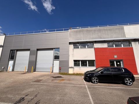 Local d'activit&eacute; et bureau &agrave; Louer &agrave; Saint-Priest 2304 69800 Saint priest
