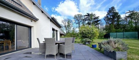   A vendre sur Saint-Fuscien, jolie maison de famille avec d�pendances et grand jardin dont terrains constructibles Maison - 8 pi�ce(s) - 300 m�