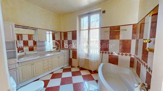  Propri�t�/ch�teau � vendre 10 pi�ces 197 m�