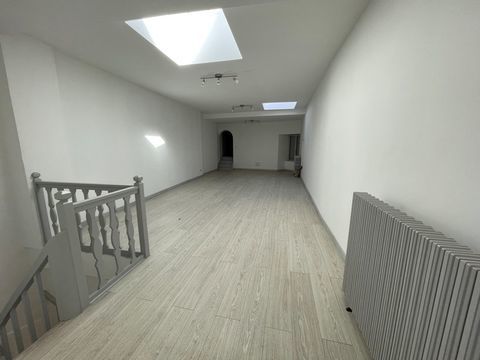 Centre CHAUFFAILLES Local commercial avec appartement r&eacute;nov&eacute; - total de 200m2 74000 71170 Chauffailles