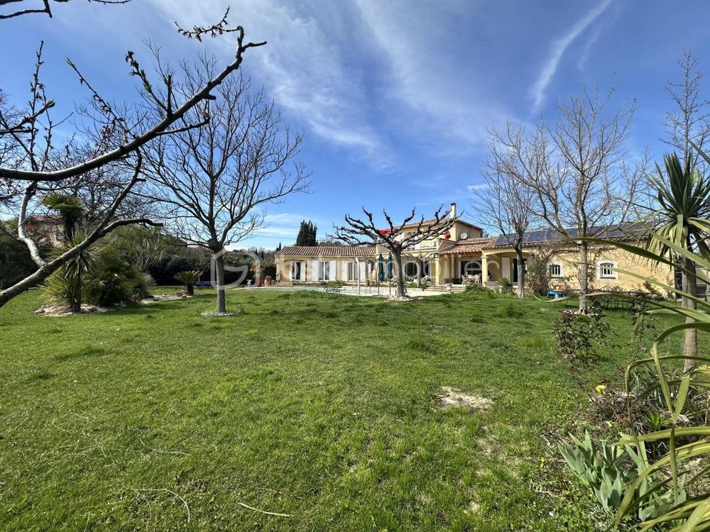 � vendre  Propri�t�/ch�teau N�oules (83136)