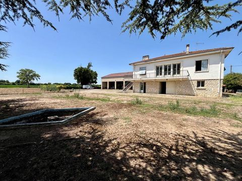   Maison T6 de 181.68 m� et D�pendances de 450 m� Maison - 6 pi�ce(s) - 181 m�