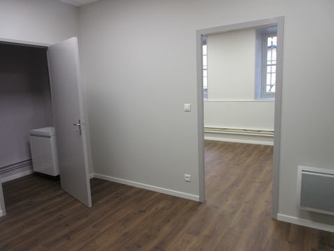 Rodez, local en rez-de-chauss&eacute;e de 68 m&sup2; environ 825 12000 Rodez