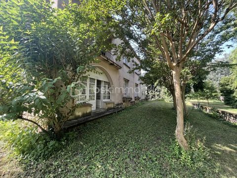   Propri�t� en bord de Dordogne Propri�t�/ch�teau - 8 pi�ce(s) - 207 m�