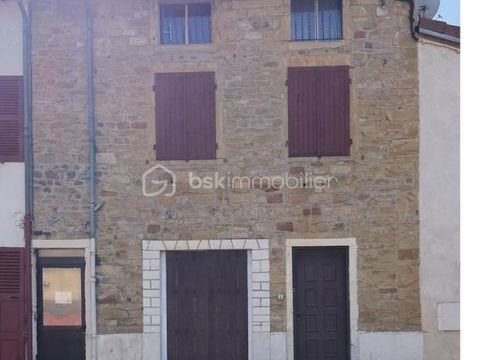   Charlieu, Maison de ville sur 3 niveaux avec cour interieure, possibilit� 2 logements distincts Maison - 10 pi�ce(s) - 128 m�