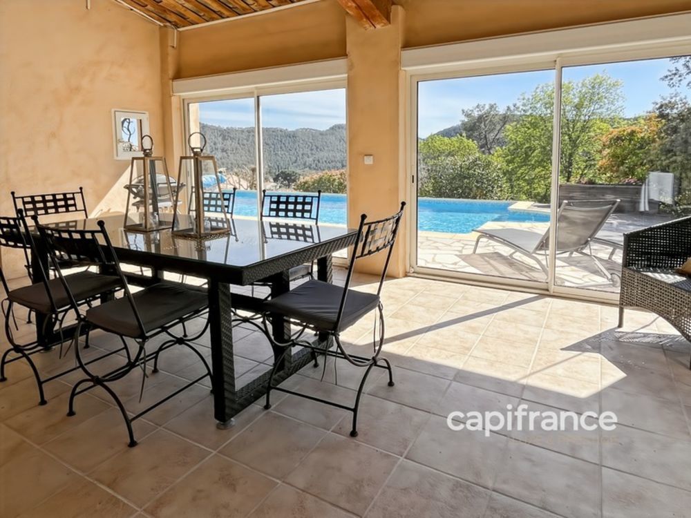 � vendre  Villa Bagnols-en-For�t (83600)