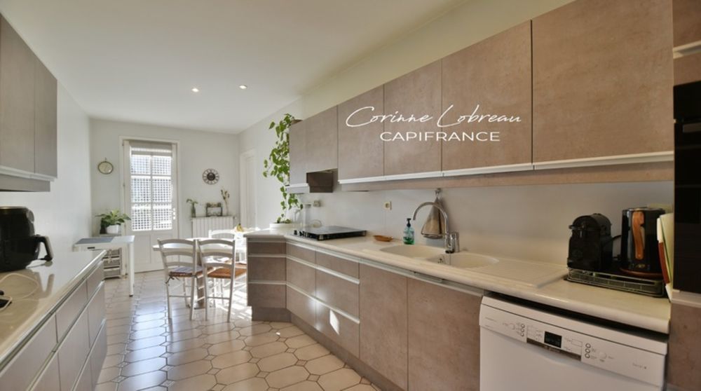 � vendre  Propri�t�/ch�teau La Roche-Vineuse (71960)