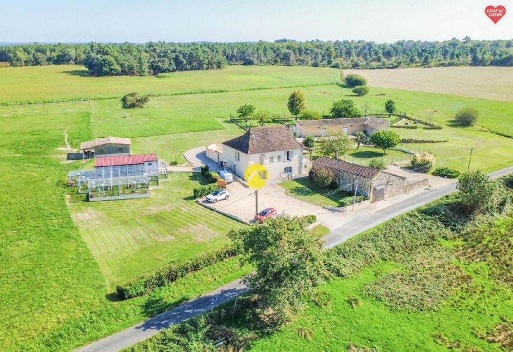 � vendre  Propri�t�/ch�teau Beaumont-du-P�rigord (24440)