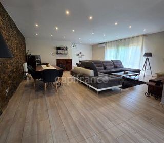  Villa � vendre 12 pi�ces 360 m�