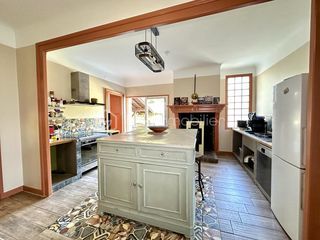  Propri�t�/ch�teau � vendre 7 pi�ces 256 m�