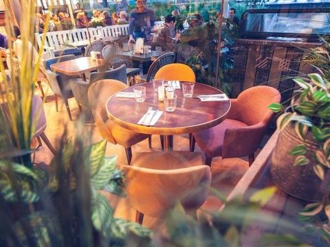 Fonds de commerce &agrave; vendre restaurant terrasse centre ville 06 arriere pays cannois 689000 06530 Peymeinade