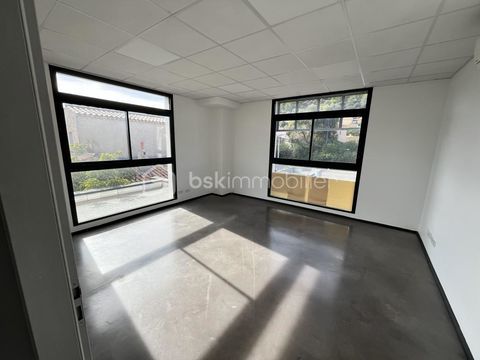 ''LOCAL PROFESSIONNEL A LOUER' 3570 83400 Hyeres