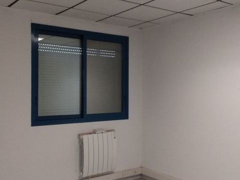 Dpt Savoie (73), &agrave; louer CHALLES LES EAUX bureau 12 m&sup2; 350 73190 Challes les eaux