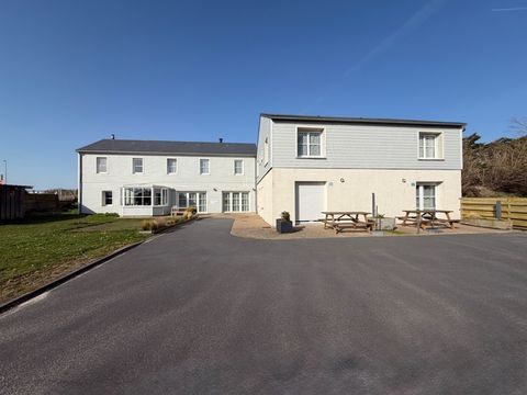   Ensemble immobilier de deux maisons avec activit� de chambres d'h�tes � � 150 m de la mer � CREANCES (50) Maison - 13 pi�ce(s) - 383 m�