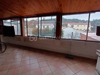  Immeuble � vendre 10 pi�ces 550 m�