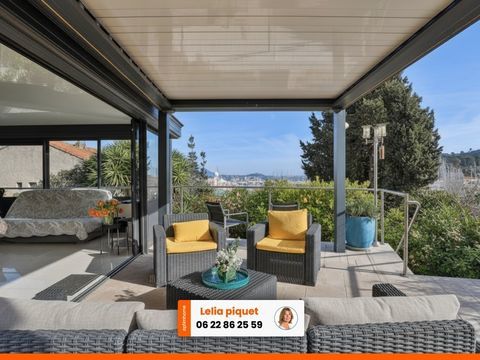   83430 SAINT MANDRIER SUR MER - 2 MAISONS + 1 STUDIO - 7 CHAMBRES - JARDIN - CLIMATISATION - VUE MER - PROCHE DE TOUTES COMMODITE Maison - 10 pi�ce(s) - 260 m�