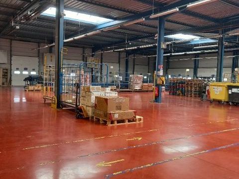 A LOUER - BATIMENT D ACTIVITES 9000 25320 Chemaudin