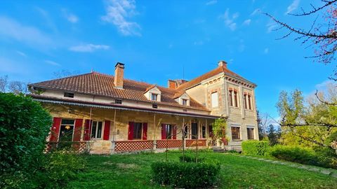   �l�gante Maison de Ma�tre du XIX�me � Saint-Laurent-des-Hommes Propri�t�/ch�teau - 15 + pi�ce(s) - 470 m�