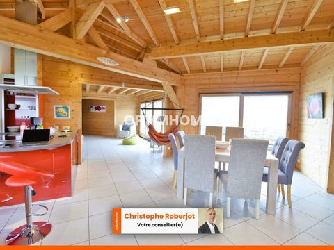   In�dit et rare sur le d�partement: Maison de 220m2 en bois massif sur 2610m2 de terrain clos de murs Maison - 7 pi�ce(s) - 220 m�