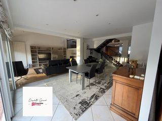  Maison � vendre 6 pi�ces 205 m�