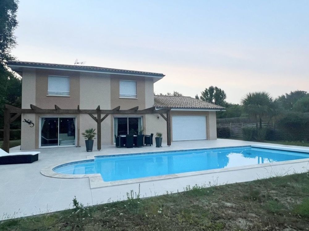 � vendre  Maison Saint-Jean-d'Illac (33127)