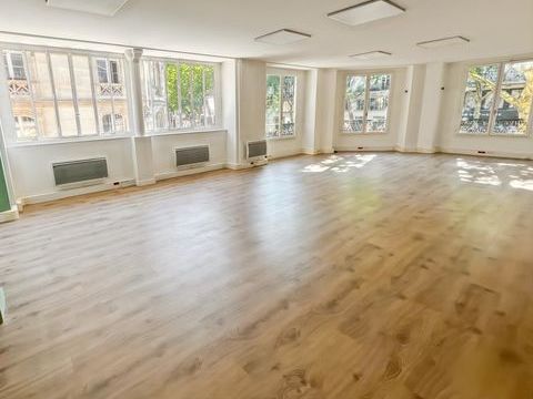 Bureaux rationnels dans bel immeuble d'angle 11614 75001 Paris
