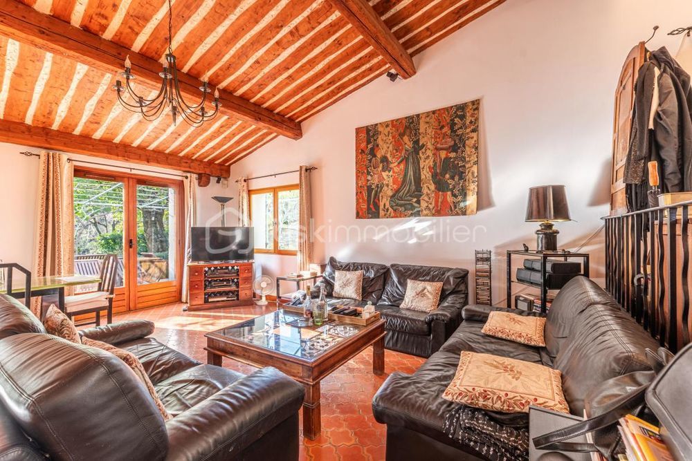 � vendre  Propri�t�/ch�teau M�ounes-l�s-Montrieux (83136)