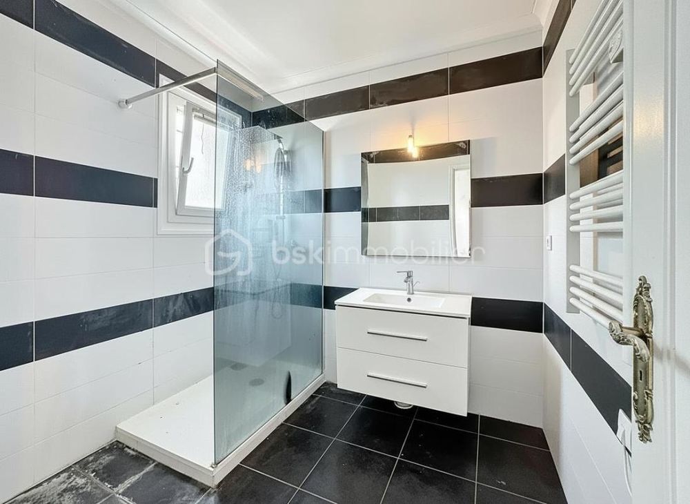 � vendre  Villa P�rols (34470)