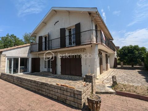   2 Maisons    proche St Emilion      de 150 m2 et 100m2                197000�        St Pey D'armens Maison - 11 pi�ce(s) - 250 m�