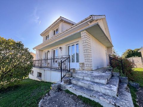   Maison familiale des ann�es 70 avec jardin arbor� � 10 min d Maison - 6 pi�ce(s) - 120 m�