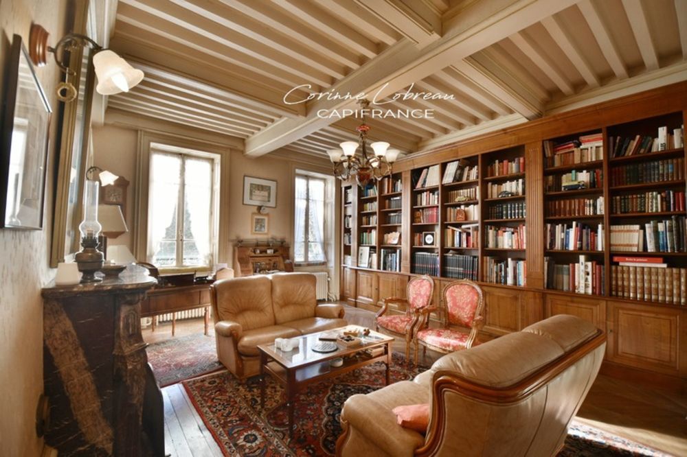 � vendre  Propri�t�/ch�teau La Roche-Vineuse (71960)